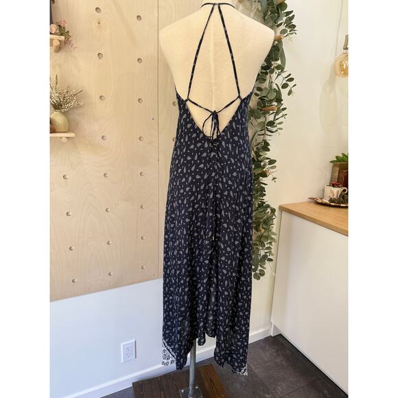 LULU’S Handkerchief Halter Maxi Dress Size Large Blue Paisley Print Open Back - Picture 4 of 11